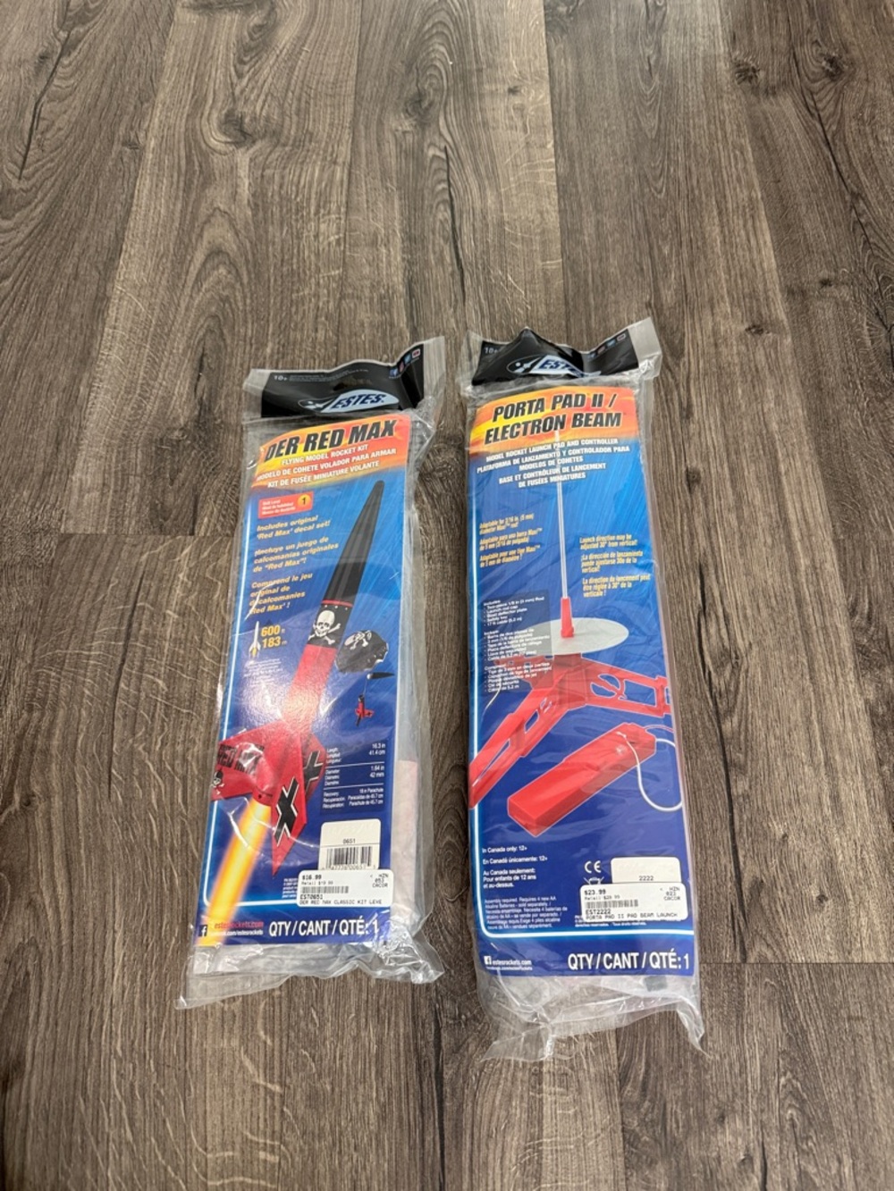 Flying rocket model kit & launch pad